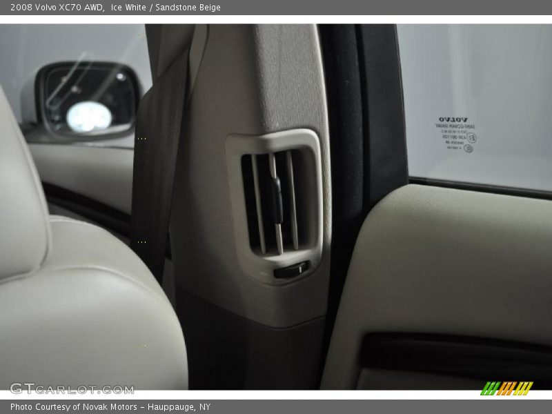 Ice White / Sandstone Beige 2008 Volvo XC70 AWD