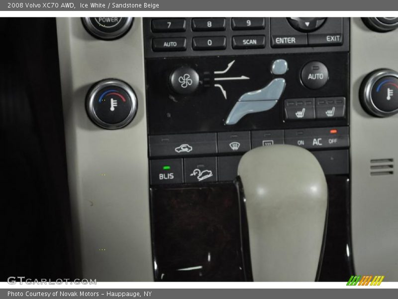 Ice White / Sandstone Beige 2008 Volvo XC70 AWD