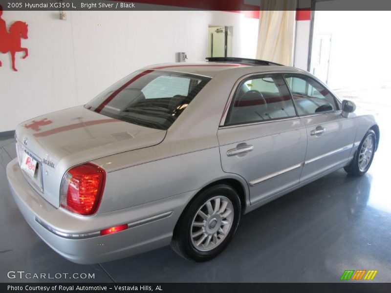 Bright Silver / Black 2005 Hyundai XG350 L
