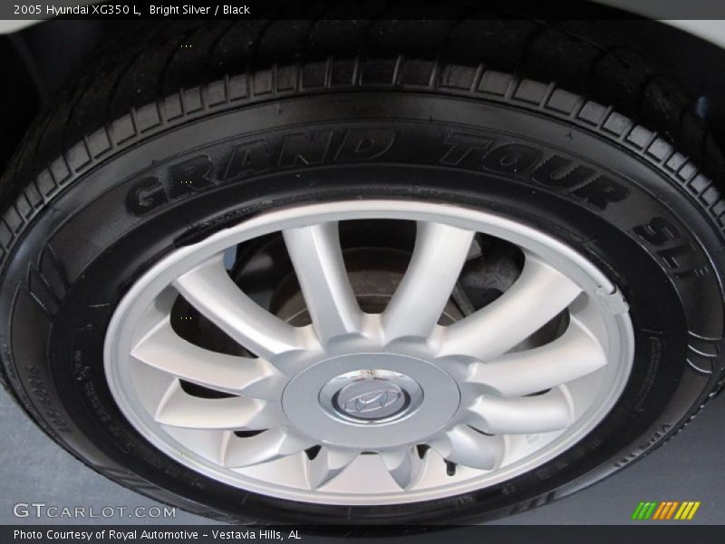 Bright Silver / Black 2005 Hyundai XG350 L