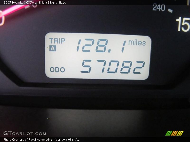 Bright Silver / Black 2005 Hyundai XG350 L