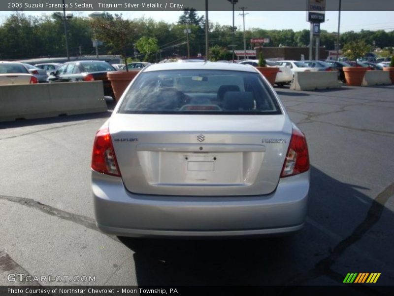 Titanium Silver Metallic / Gray 2005 Suzuki Forenza S Sedan