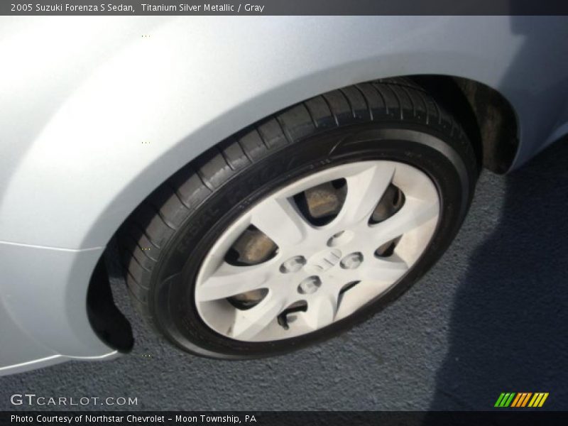 Titanium Silver Metallic / Gray 2005 Suzuki Forenza S Sedan