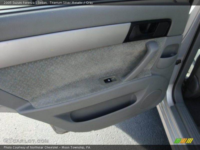 Titanium Silver Metallic / Gray 2005 Suzuki Forenza S Sedan