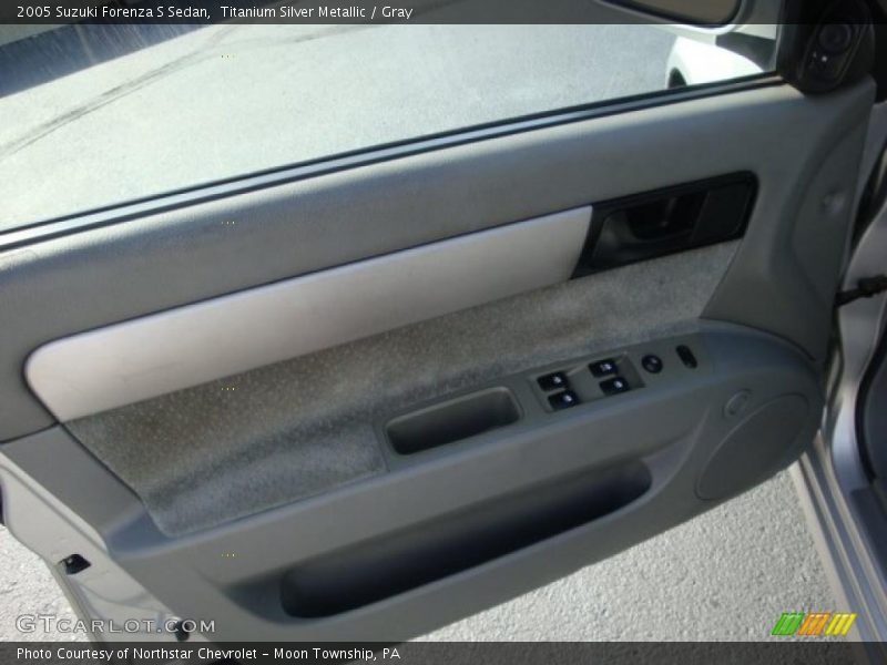 Titanium Silver Metallic / Gray 2005 Suzuki Forenza S Sedan