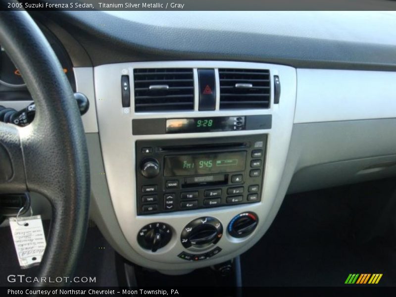 Titanium Silver Metallic / Gray 2005 Suzuki Forenza S Sedan