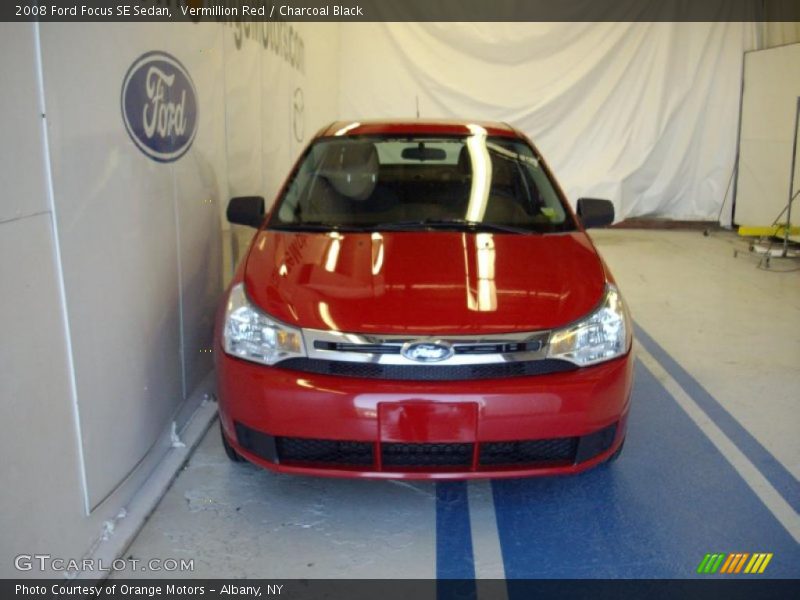 Vermillion Red / Charcoal Black 2008 Ford Focus SE Sedan