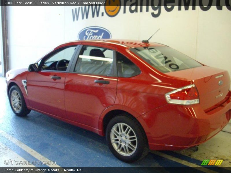 Vermillion Red / Charcoal Black 2008 Ford Focus SE Sedan