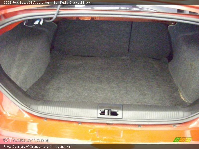 Vermillion Red / Charcoal Black 2008 Ford Focus SE Sedan