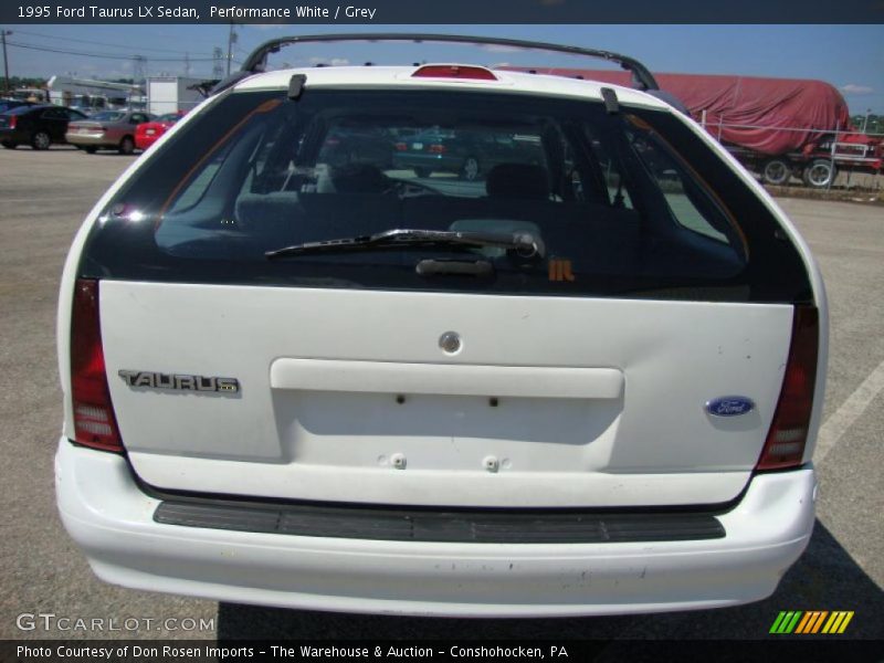 Performance White / Grey 1995 Ford Taurus LX Sedan