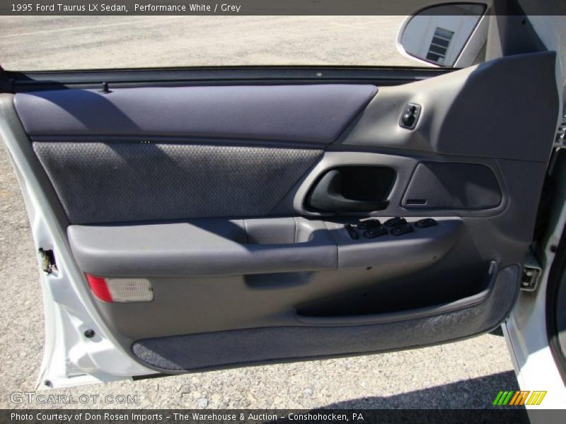 Performance White / Grey 1995 Ford Taurus LX Sedan