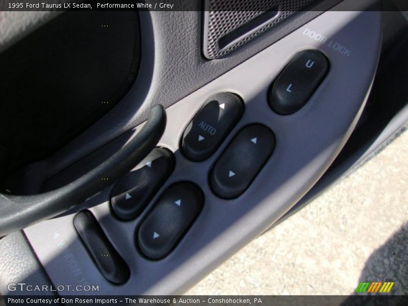 Performance White / Grey 1995 Ford Taurus LX Sedan