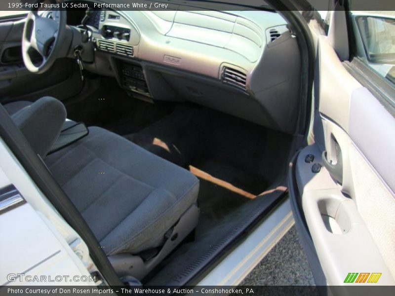 Performance White / Grey 1995 Ford Taurus LX Sedan