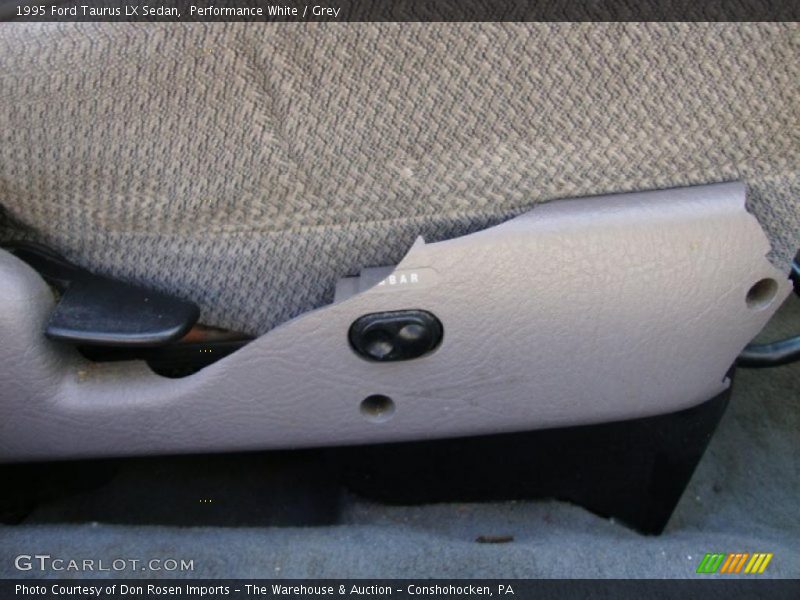 Performance White / Grey 1995 Ford Taurus LX Sedan