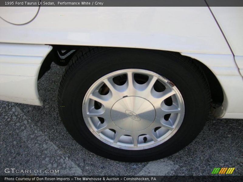 Performance White / Grey 1995 Ford Taurus LX Sedan
