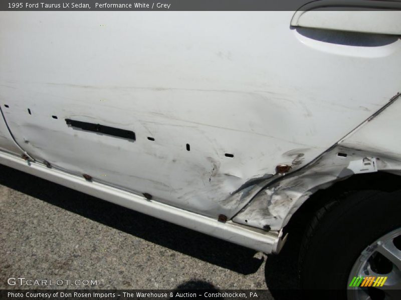 Performance White / Grey 1995 Ford Taurus LX Sedan