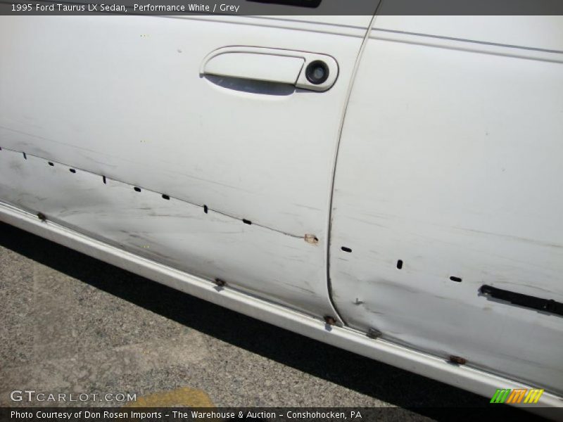 Performance White / Grey 1995 Ford Taurus LX Sedan