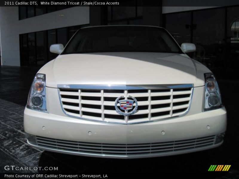 White Diamond Tricoat / Shale/Cocoa Accents 2011 Cadillac DTS