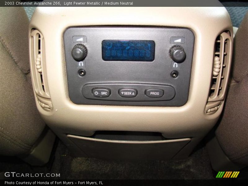 Light Pewter Metallic / Medium Neutral 2003 Chevrolet Avalanche Z66
