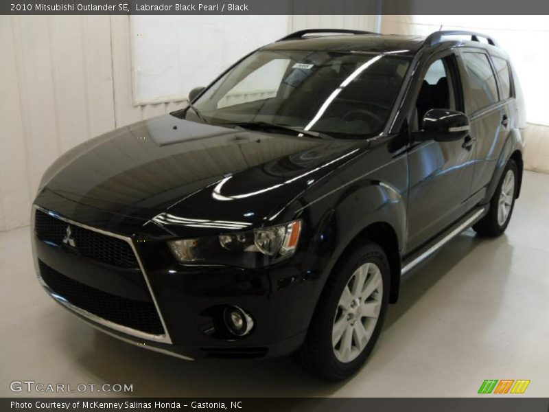 Labrador Black Pearl / Black 2010 Mitsubishi Outlander SE