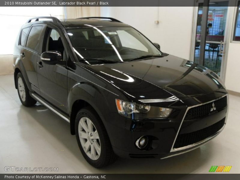 Labrador Black Pearl / Black 2010 Mitsubishi Outlander SE