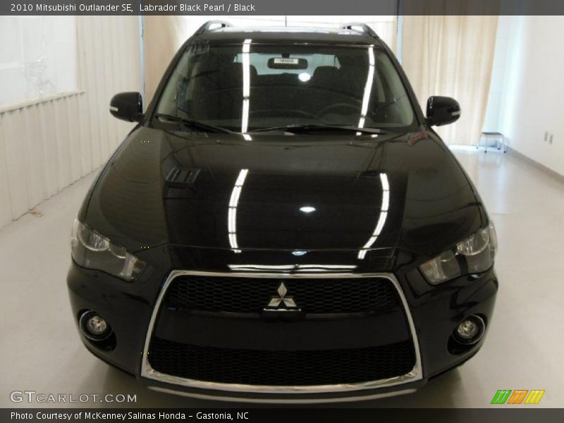 Labrador Black Pearl / Black 2010 Mitsubishi Outlander SE