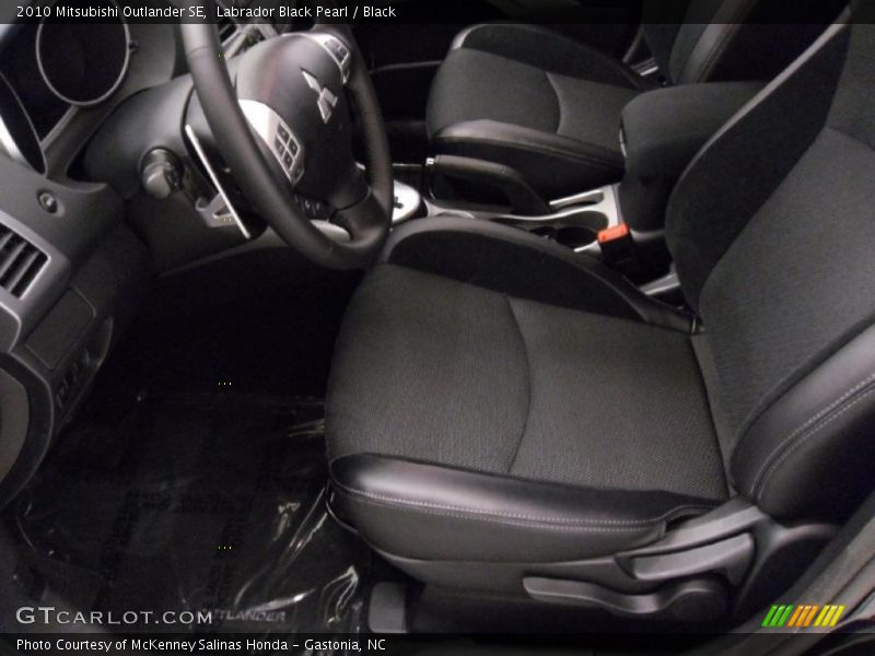 Labrador Black Pearl / Black 2010 Mitsubishi Outlander SE