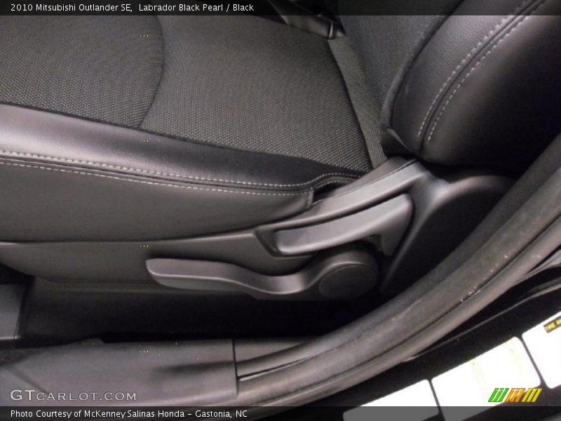 Labrador Black Pearl / Black 2010 Mitsubishi Outlander SE