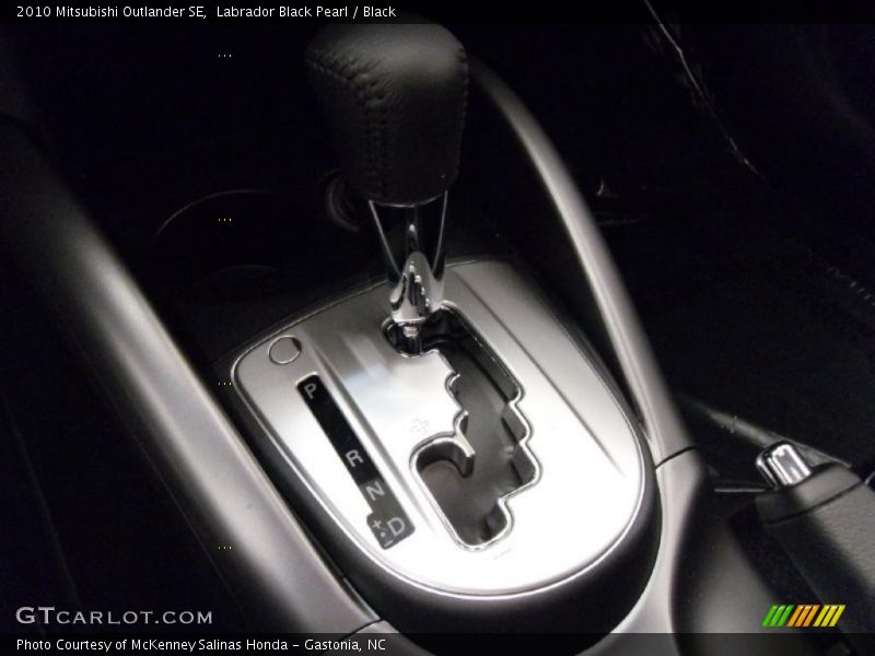 Labrador Black Pearl / Black 2010 Mitsubishi Outlander SE