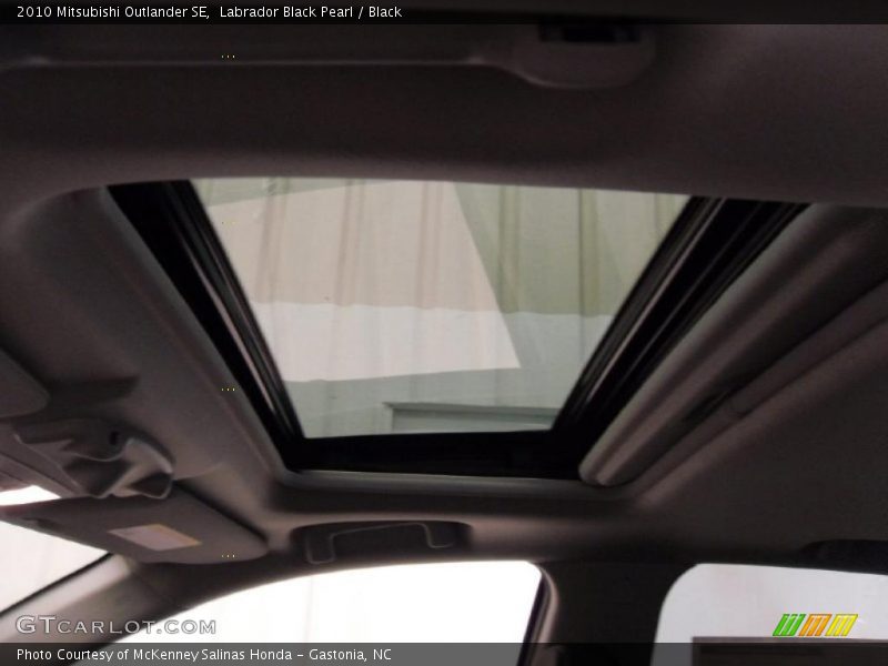 Labrador Black Pearl / Black 2010 Mitsubishi Outlander SE