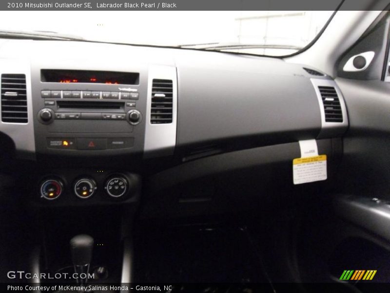 Labrador Black Pearl / Black 2010 Mitsubishi Outlander SE