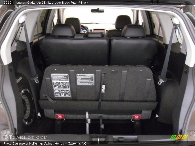 Labrador Black Pearl / Black 2010 Mitsubishi Outlander SE