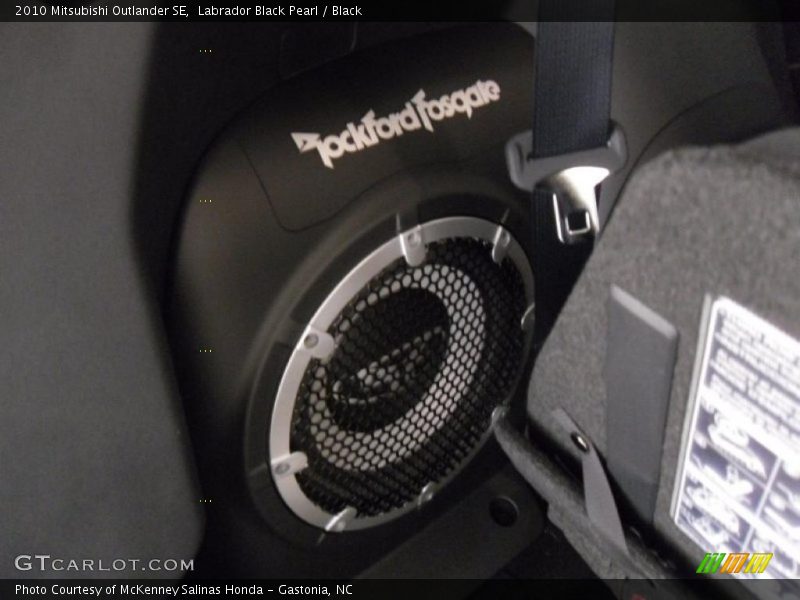 Labrador Black Pearl / Black 2010 Mitsubishi Outlander SE