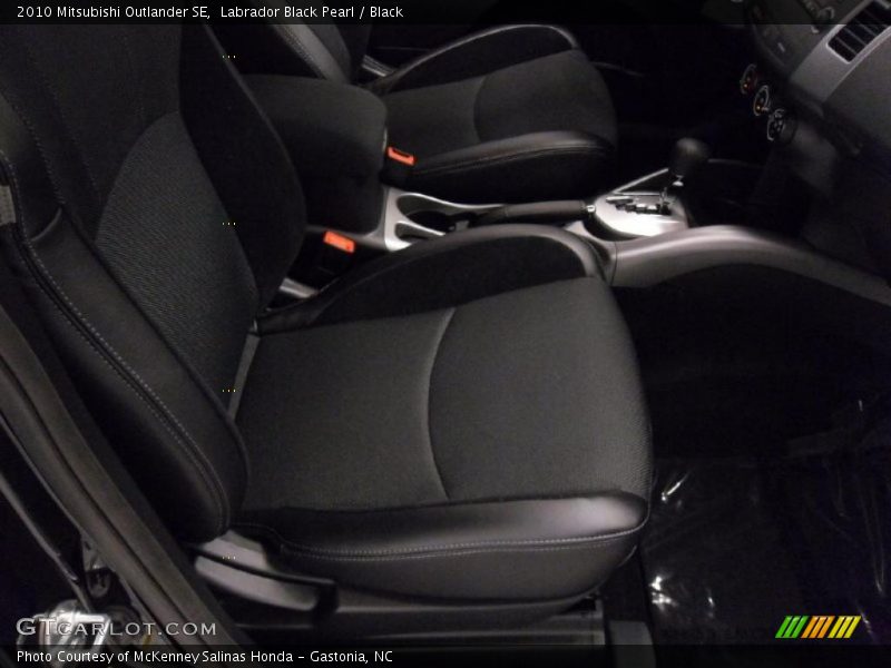 Labrador Black Pearl / Black 2010 Mitsubishi Outlander SE