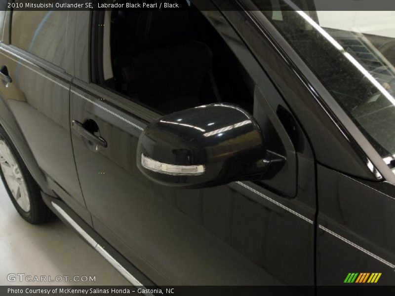 Labrador Black Pearl / Black 2010 Mitsubishi Outlander SE