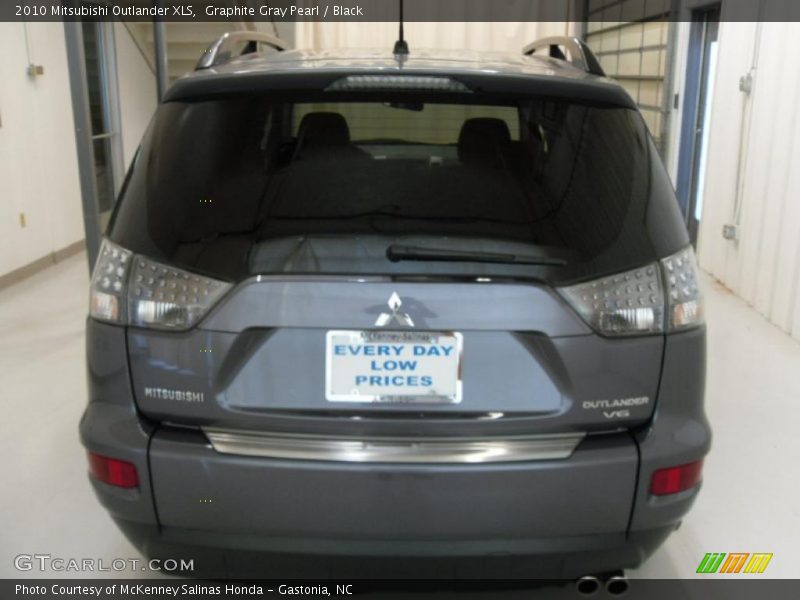 Graphite Gray Pearl / Black 2010 Mitsubishi Outlander XLS