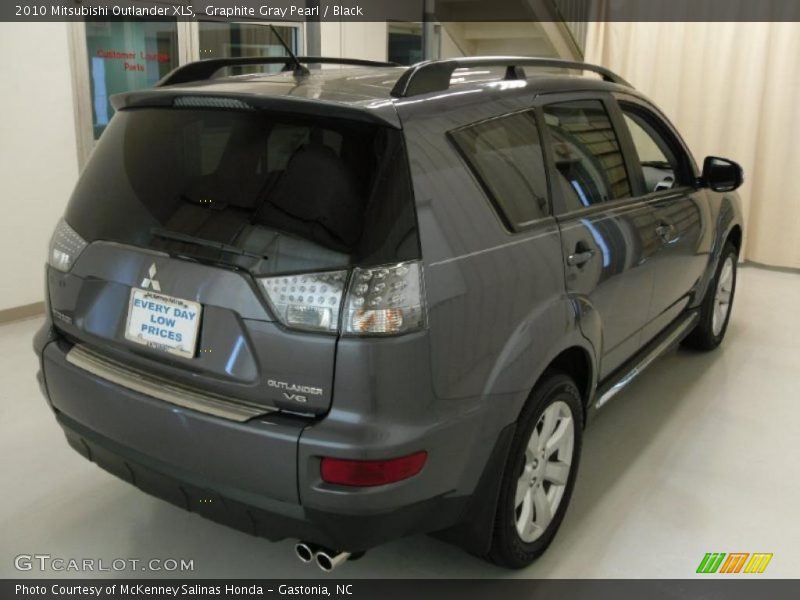 Graphite Gray Pearl / Black 2010 Mitsubishi Outlander XLS