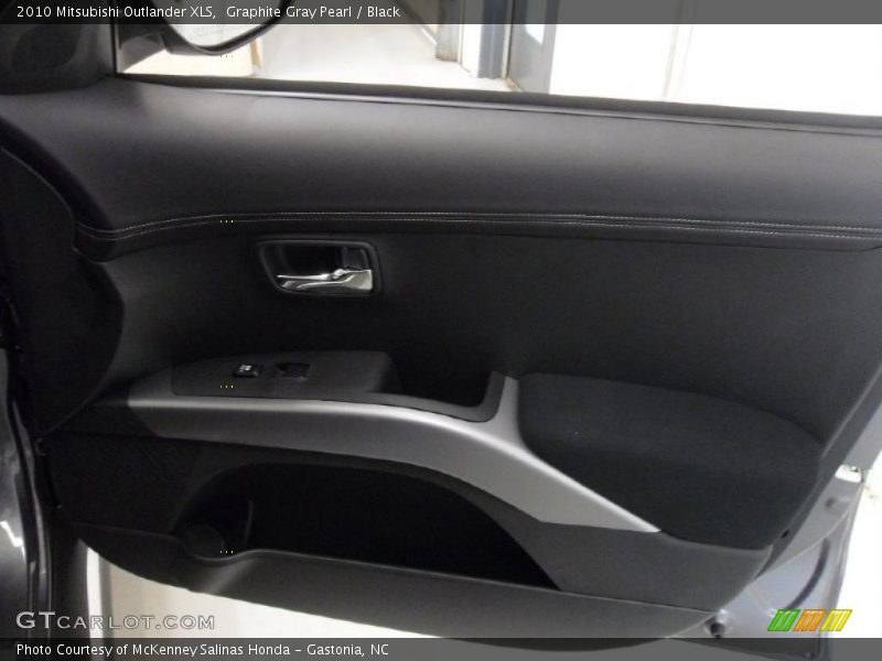 Graphite Gray Pearl / Black 2010 Mitsubishi Outlander XLS