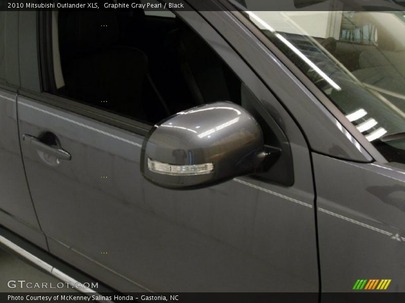 Graphite Gray Pearl / Black 2010 Mitsubishi Outlander XLS