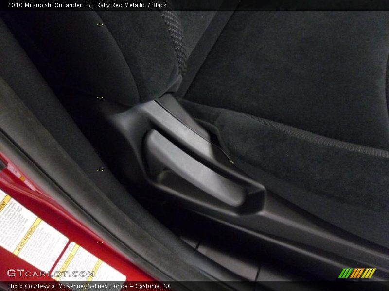Rally Red Metallic / Black 2010 Mitsubishi Outlander ES