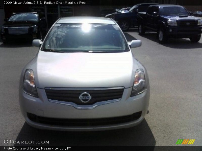 Radiant Silver Metallic / Frost 2009 Nissan Altima 2.5 S