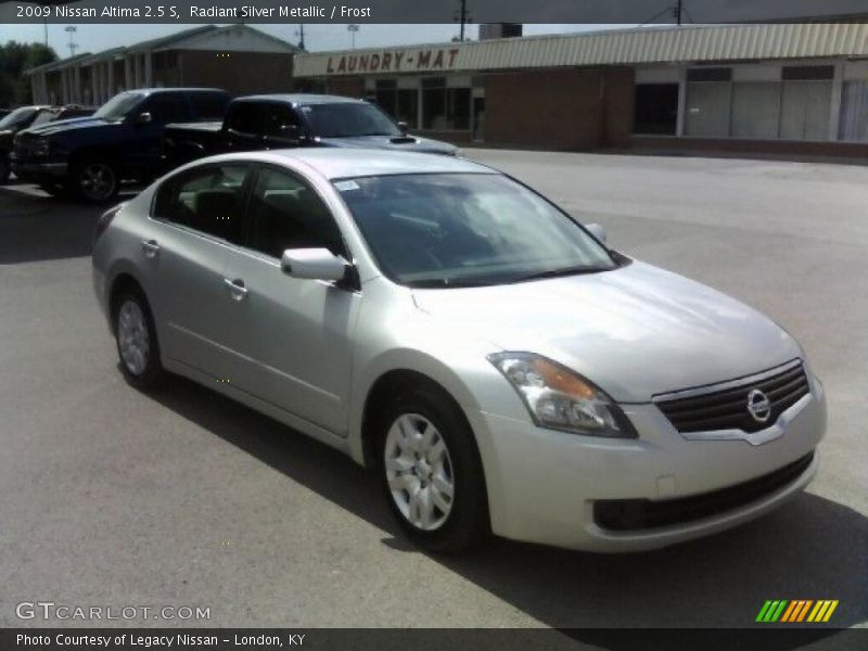Radiant Silver Metallic / Frost 2009 Nissan Altima 2.5 S