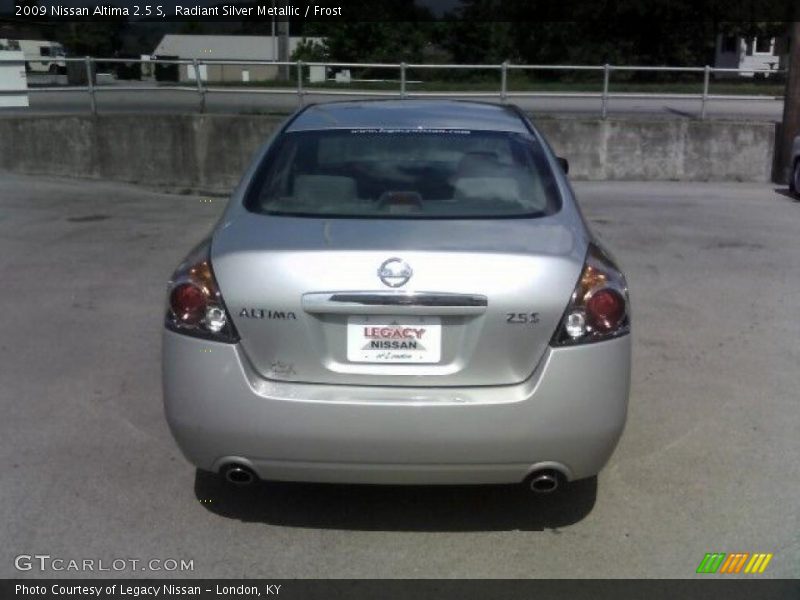 Radiant Silver Metallic / Frost 2009 Nissan Altima 2.5 S