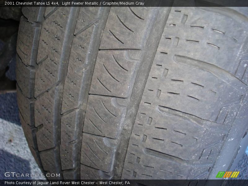 Light Pewter Metallic / Graphite/Medium Gray 2001 Chevrolet Tahoe LS 4x4