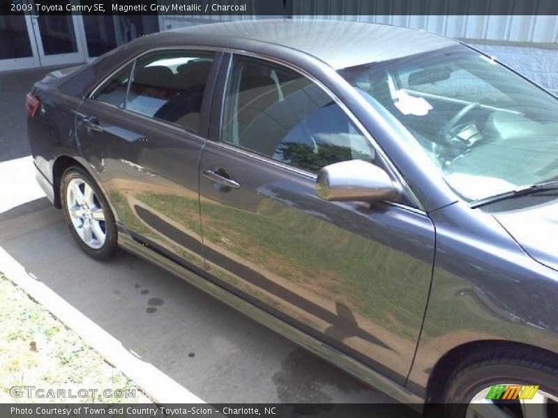 Magnetic Gray Metallic / Charcoal 2009 Toyota Camry SE