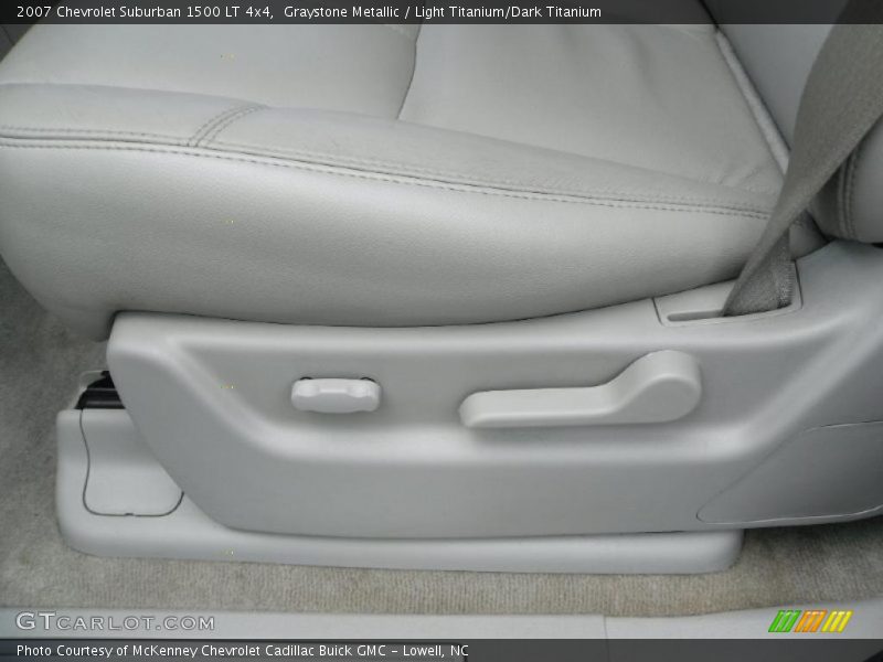 Graystone Metallic / Light Titanium/Dark Titanium 2007 Chevrolet Suburban 1500 LT 4x4