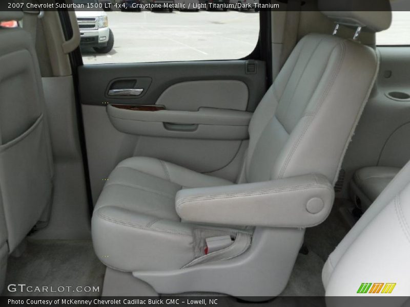 Graystone Metallic / Light Titanium/Dark Titanium 2007 Chevrolet Suburban 1500 LT 4x4