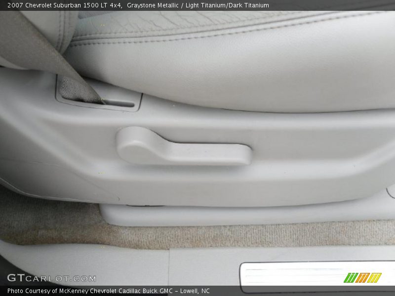 Graystone Metallic / Light Titanium/Dark Titanium 2007 Chevrolet Suburban 1500 LT 4x4