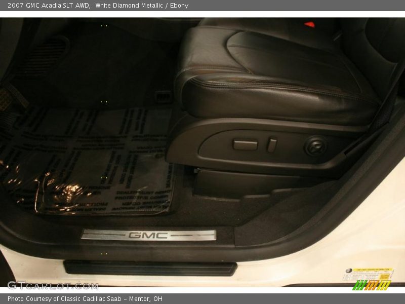 White Diamond Metallic / Ebony 2007 GMC Acadia SLT AWD