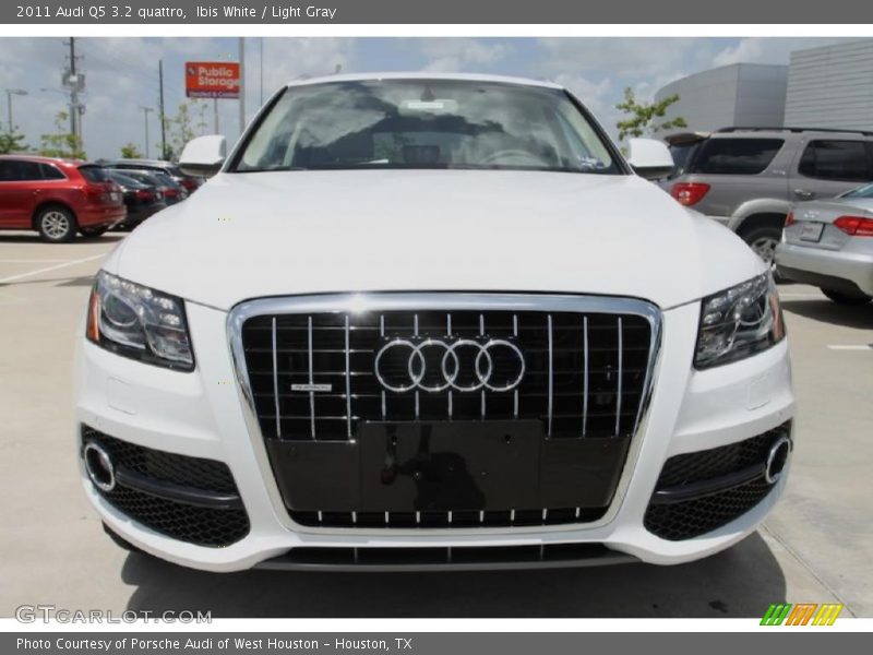 Ibis White / Light Gray 2011 Audi Q5 3.2 quattro